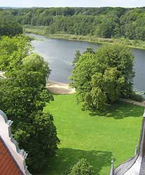 Schloss und Badestelle