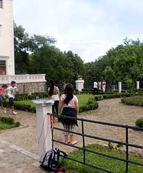 Fangen spielen im Schlossgarten