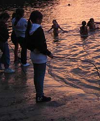 bei Sonnenuntergang Baden im See