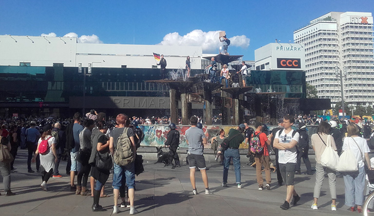 9. Mai 2020, Berlin Alexanderplatz