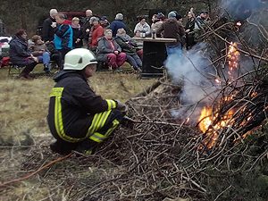 Das Schüren des Feuers