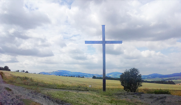 Das Geiserämter Kreuz - zum Gedenken an die geschleiften Höfe möge es unter Fürsprache der Heiligen Elisabeth von Thüringenund des Heiligen Bonifatius für alle Zeiten die Bewohner vor Leid und Zwietracht bewahren...