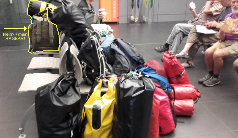 Das Gepäck von 12 Personen
