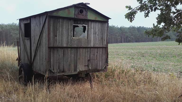 Mein Traumhaus, nicht ganz sicher gegen den sprunggewaltigen Wolf, © K.G.Brandler