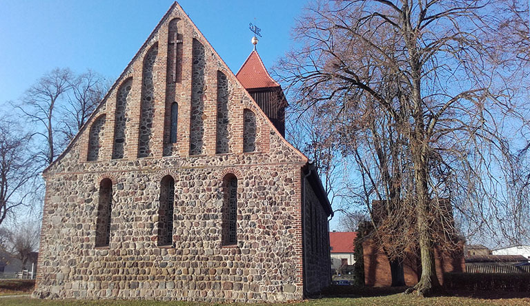 Kirche in Jacobsdorf am Pilgerweg