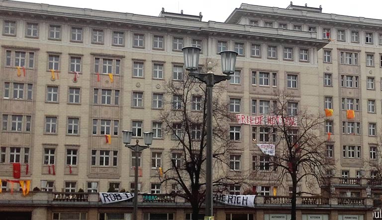 Berlin, Karl-Marx-Allee, Widerstand gegen den Verkauf