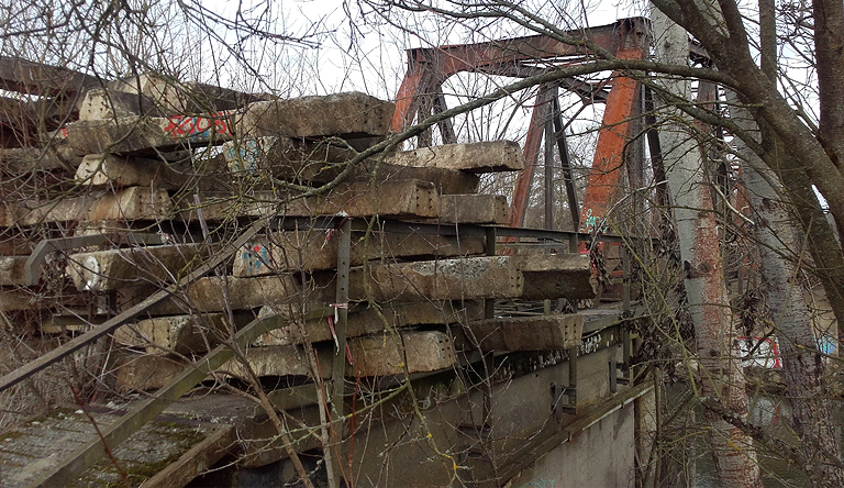 Alte Eisenbahnbrücke bei Hohensaaten