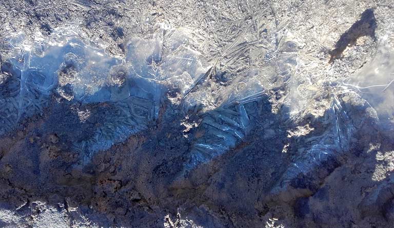 Zwar streute der weichende Winter noch oft bey nächtlicher Umkehr von den geschüttelten Schwingen Reif, Eis und Schaure von Schnee