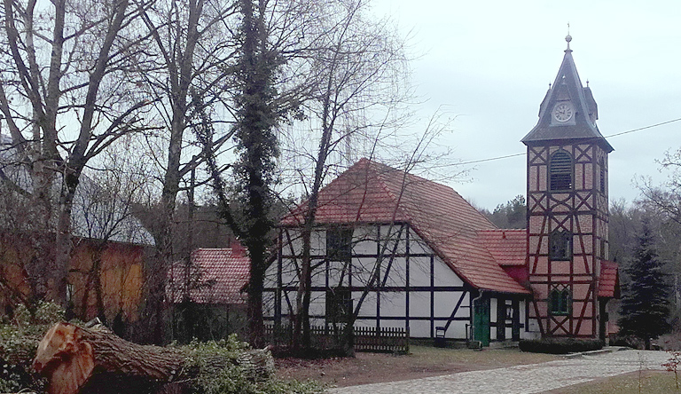 Santoczno/Zanzhausen, Kirche