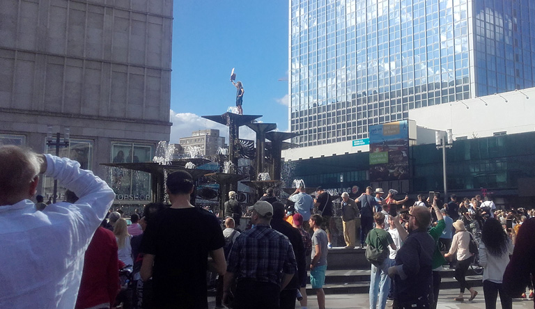 Berlin, Alexanderplatz. 9.5.2020, für Freiheit lt. Grundgesetz